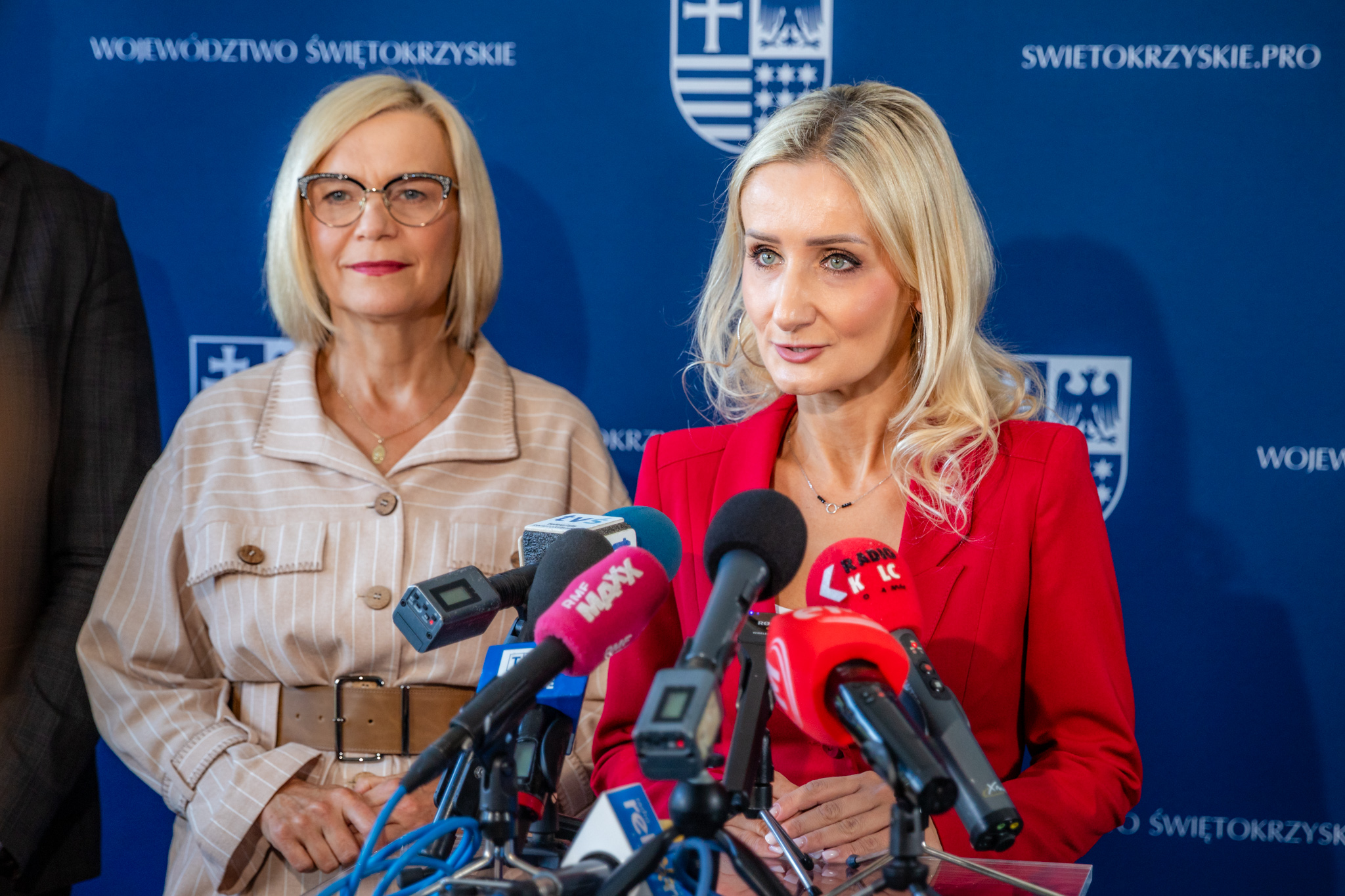 Dyrektor Anna Kucharczyk przemawia do mikrofonu